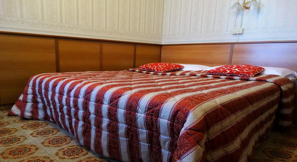 Hotel Cristina Рим Екстериор снимка